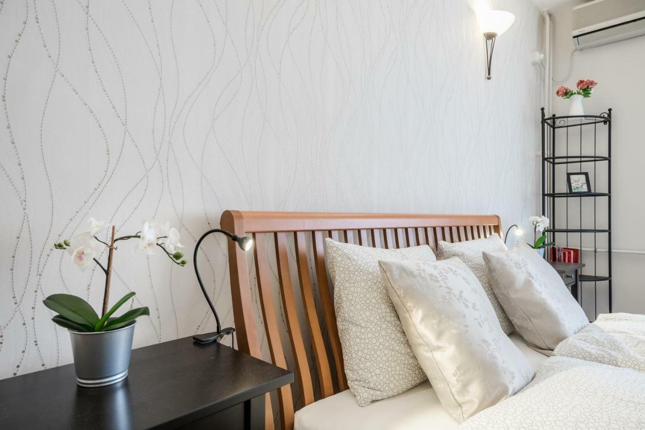 Bpr Golden Corner Suite With Balcony & A/C Budapest Bagian luar foto