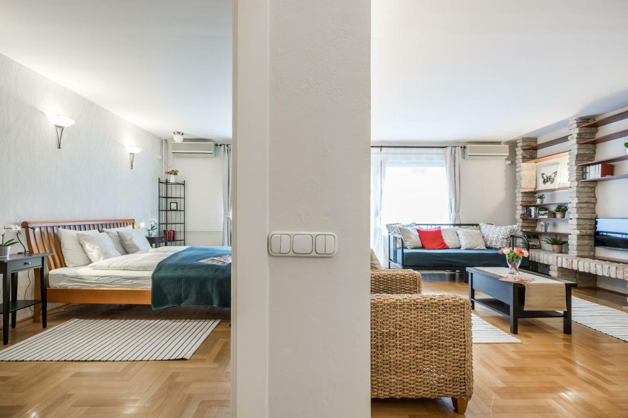 Bpr Golden Corner Suite With Balcony & A/C Budapest Bagian luar foto