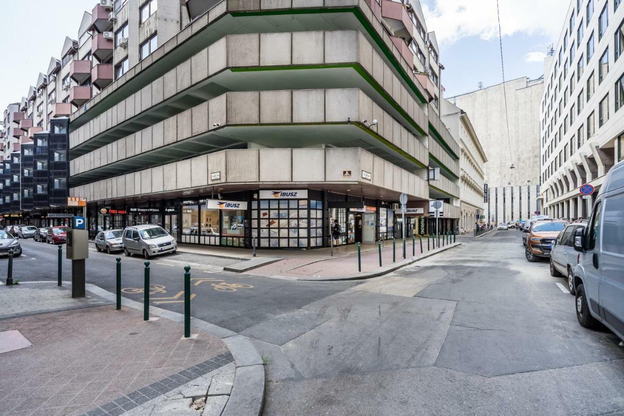 Bpr Golden Corner Suite With Balcony & A/C Budapest Bagian luar foto