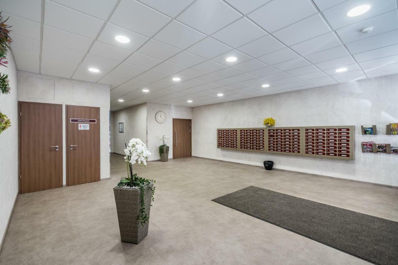 Bpr Golden Corner Suite With Balcony & A/C Budapest Bagian luar foto