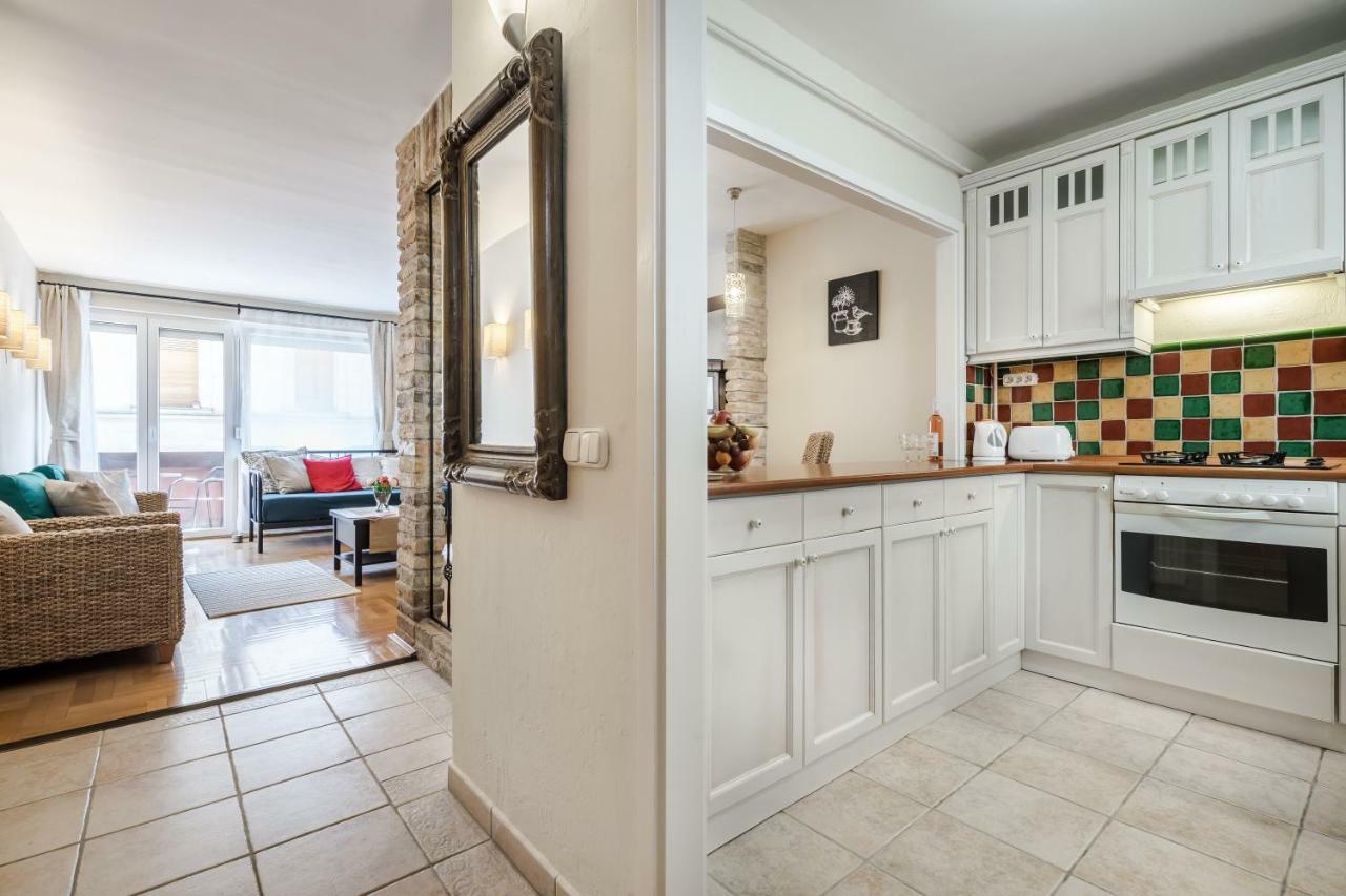 Bpr Golden Corner Suite With Balcony & A/C Budapest Bagian luar foto